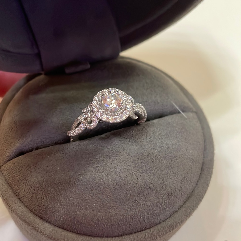 Vera Wang Diamond and white gold engagement ring